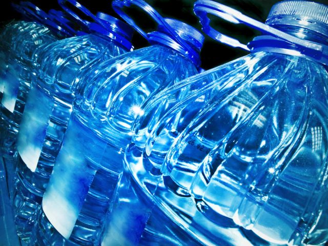 imballaggi acqua senza plastica
