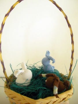 Pasqua 2010, riciclare calzini per farne coniglietti