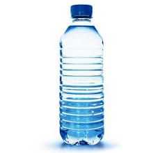 Australia, cittadina vieta le bottiglie di plastica