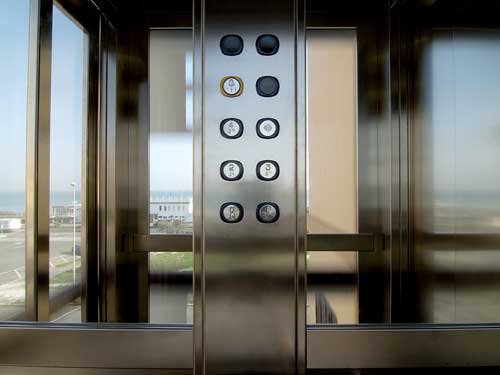 La sicurezza entra in ascensore