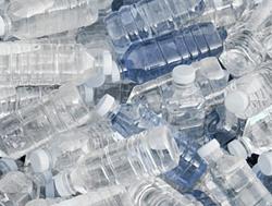 Come si ricicla una bottiglia di plastica