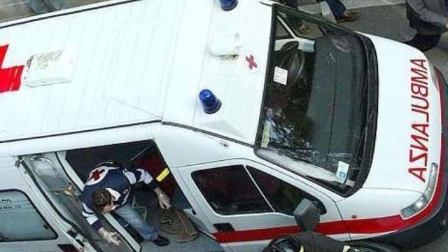 Lo spreco dell’ambulanza: attese di ore, mentre 7 italiani su 10 le chiedono quando non serve