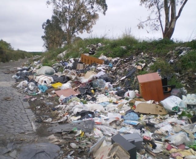 La vergogna dei rifiuti nel Parco nazionale del Vesuvio