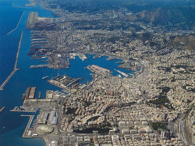 Lotta agli sprechi: il sindaco di Genova scrive un manuale per i suoi dipendenti