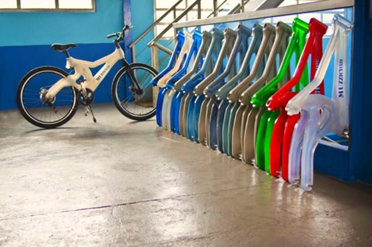 La bicicletta ecosostenibile di plastica riciclata: per ogni telaio recupera 5 chili di rifiuti