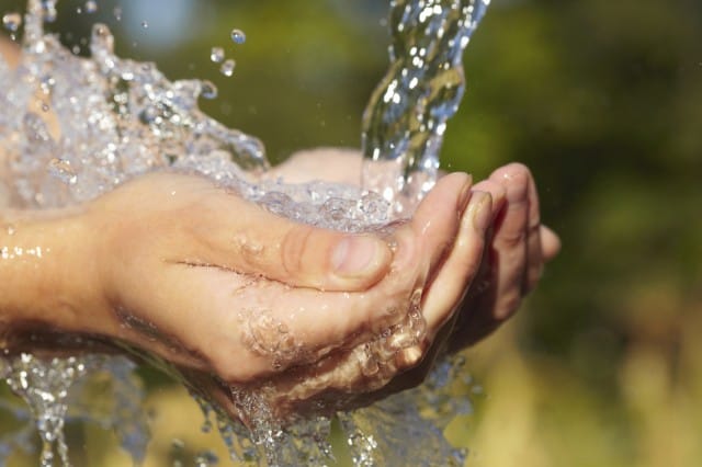 Risparmia l’acqua: dieci regole d’oro per evitare gli sprechi in casa