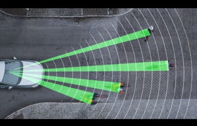 L’auto che salva i ciclisti: un radar e una videocamera per evitare scontri