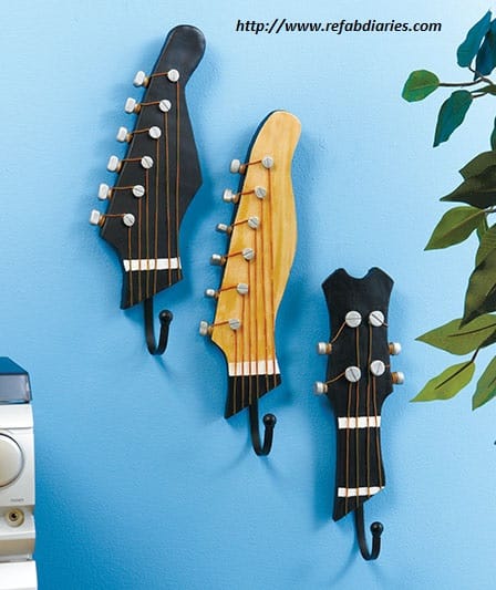 riciclo-creativo-come-trasformare-la-vecchia-chitarra-in-una-libreria-e-i-plettri-in-orecchini (1)