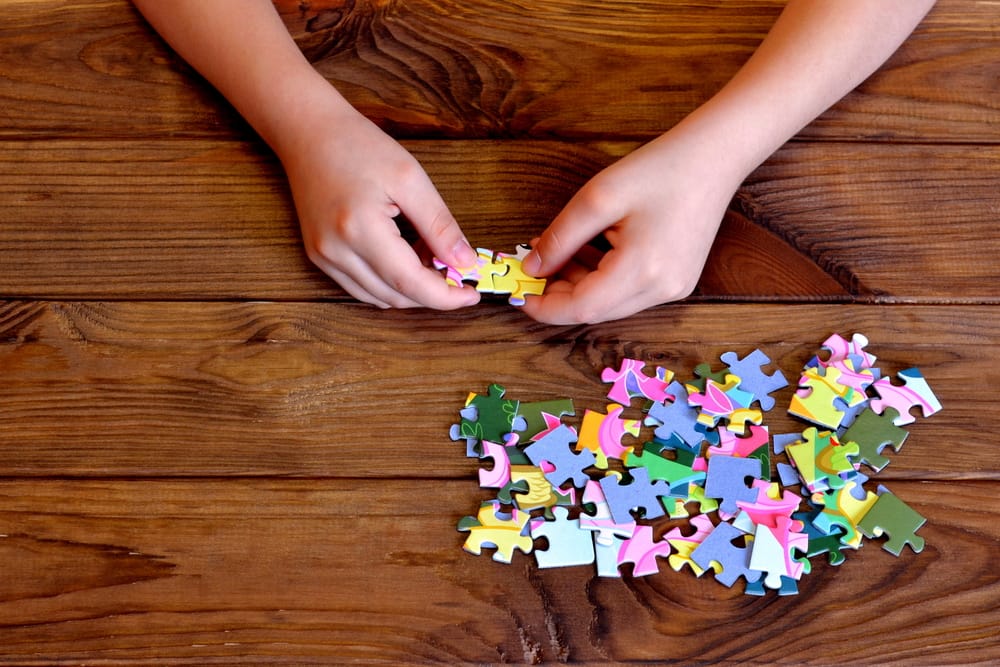 Riciclo creativo delle tessere dei puzzle: idee divertenti e facili da realizzare