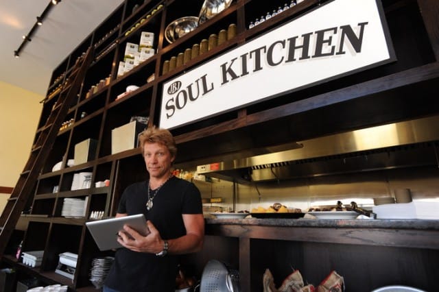 A tavola paghi quanto puoi: il ristorante della rockstar Jon Bon Jovi