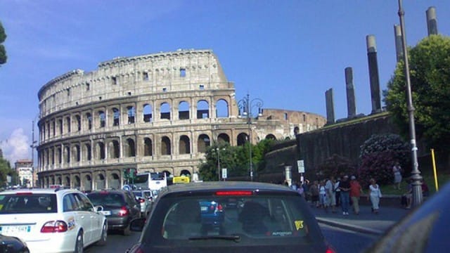 Auto, dove costa di più mantenerla. Roma è una delle città più care al mondo