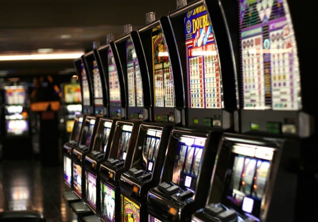 Gioco d’azzardo, a Genova si combatte con la chiuusra dei punti per le slot machine
