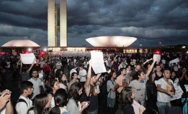Mondiali 2014, migliaia di giovani brasiliani contro l’organizzazione