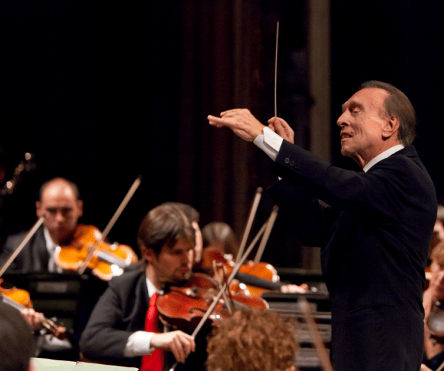 Claudio Abbado, onoriamo la sua memoria salvando l’orchestra Mozart