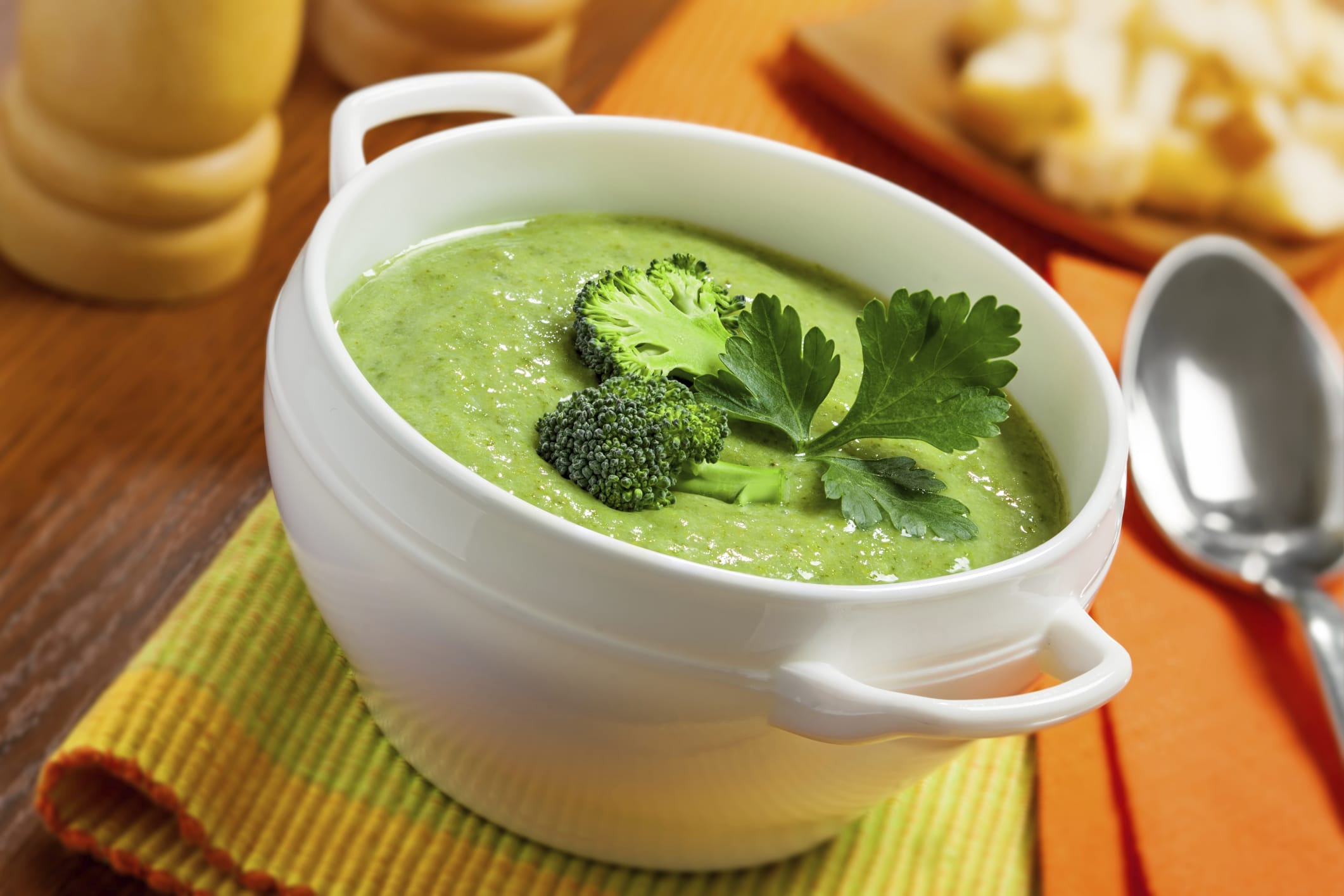 Суп пюре из брокколи классический рецепт. Суп пюре с брокколи. Крем суп брокколи. Крем суп из брокколи. Для супа.