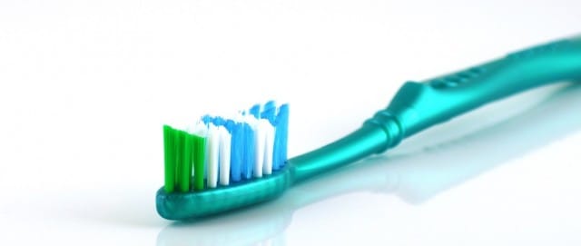 come-riciclare-spazzolino-da-denti (1)
