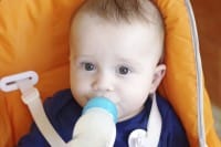 Lo scandalo dei prezzi italiani del latte in polvere per neonati