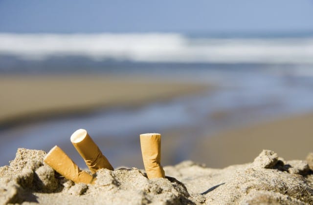 Inquinamento da mozziconi di sigarette: le iniziative dei Comuni e dei singoli cittadini