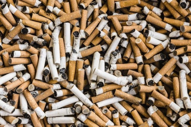 Inquinamento da mozziconi di sigarette: come combattere il problema