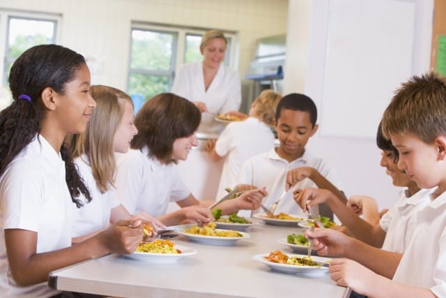 “Io mangio tutto”: il progetto di ActionAid per insegnare ai bambini a non sprecare cibo