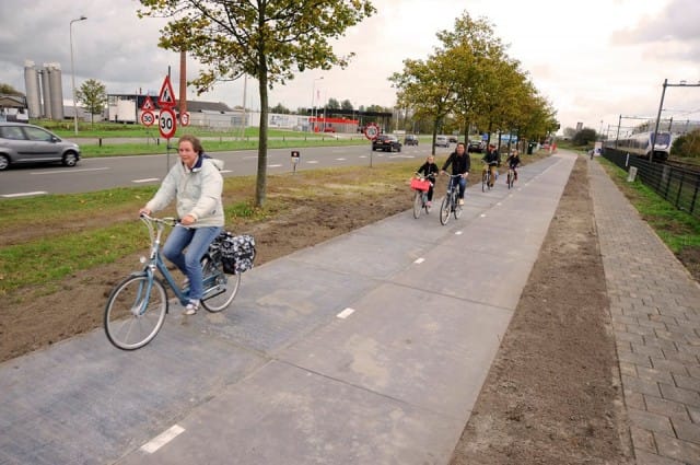 In Olanda, la prima pista ciclabile solare in grado di produrre elettricità per tre abitazioni