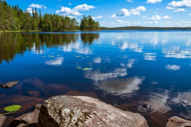 Silenzio, prego: così la Finlandia promuove il turismo. E ci ricorda i danni alla salute del troppo rumore