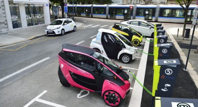 Nuova mobilità a Grenoble: auto elettrica in affitto e mezzo pubblico con una sola tessera