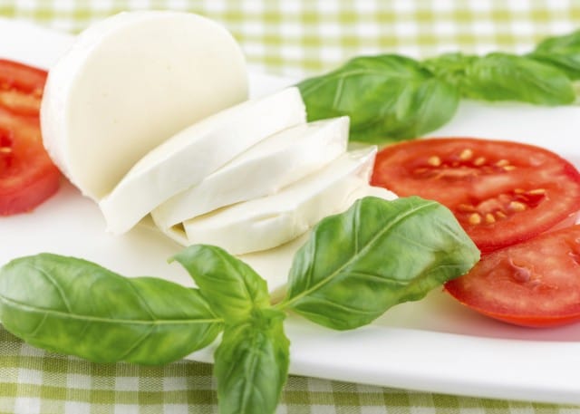 Mozzarella: così stanno uccidendo un’eccellenza alimentare italiana