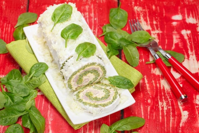 Tronchetto salato: la ricetta veloce senza cottura che recupera gli avanzi nel frigo