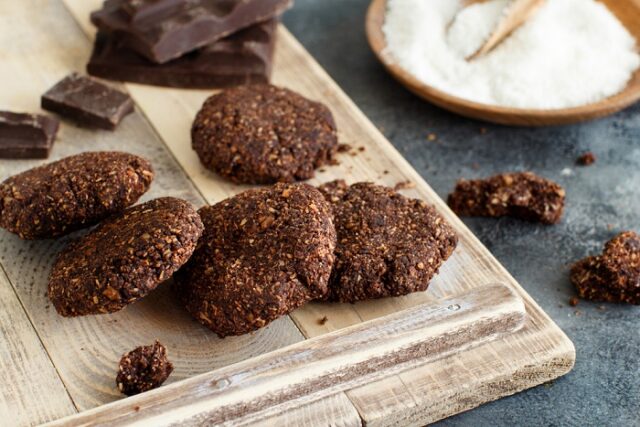 ricetta biscotti vegan al cacao e al cocco