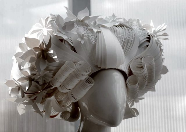 Abiti da donna con carta riciclata: i modelli più originali ed eleganti, a zero sprechi (foto)
