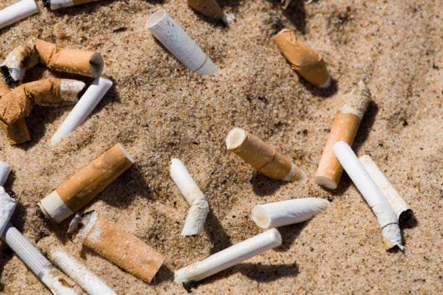 Divieto di fumo in spiaggia in Francia e Corsica. E in Italia, è Bibione il primo litorale smoke free