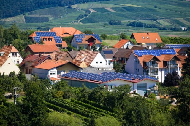 Pannelli solari: come migliorarne le prestazioni e risparmiare