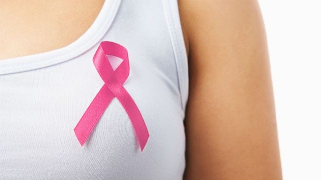 Cancro al seno, ottobre è il mese della prevenzione: tutto quello che bisogna sapere