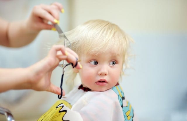 Come tagliare in casa i capelli al bambino