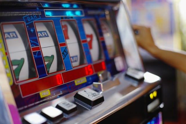 Gioco d’azzardo: così la lobby prova a fermare i sindaci no slot