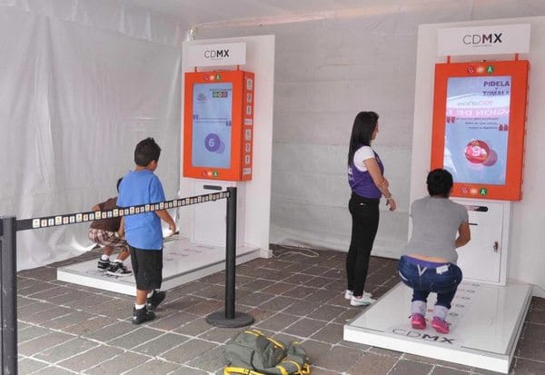 A Città del Messico l’iniziativa anti-obesità: biglietto per la metro gratis in cambio di 10 squat