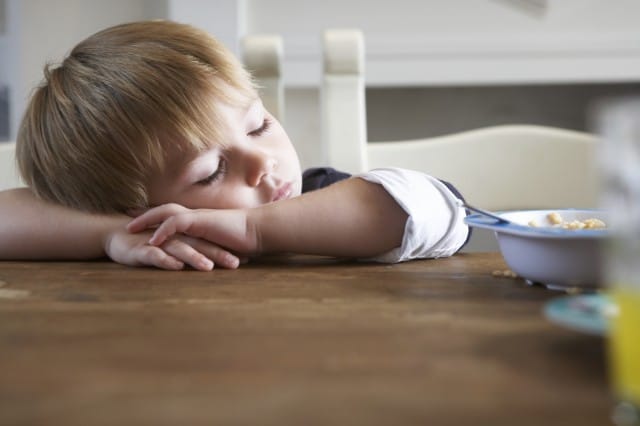 Bambini e sonno, 4 su 10 dormono troppo poco e male