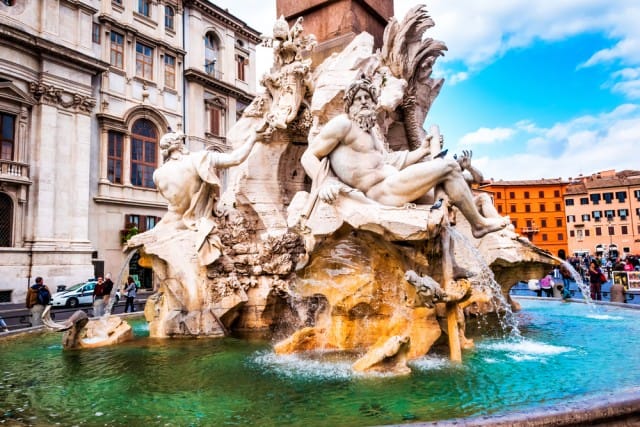 Vandali a Roma, sfregiare i monumenti è diventata un’abitudine quotidiana