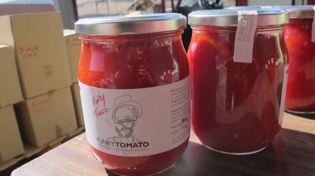 Funky Tomato, il pomodoro che ferma il caporalato e fa lavorare i migranti (foto e video)
