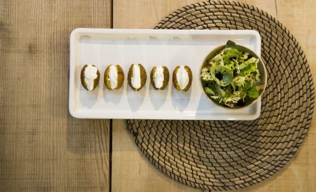 Falafel di ceci con maionese vegetale, la ricetta per farli nella vostra cucina (video)