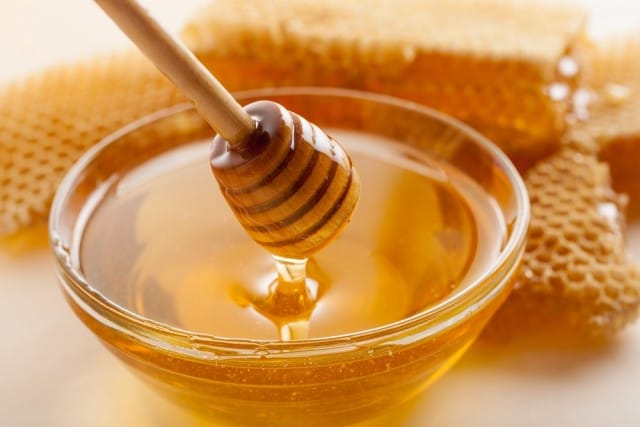 crollo-produzione-miele-italia-strage-api-pesticidi (1)