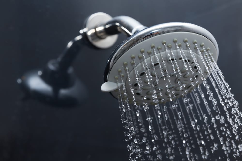 Soffione della doccia: come pulirlo con metodi naturali