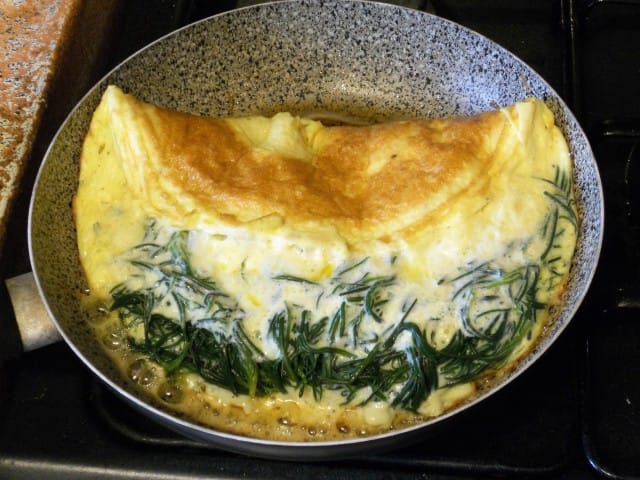 ricetta-omelette-agretti-provola-affumicata (13)