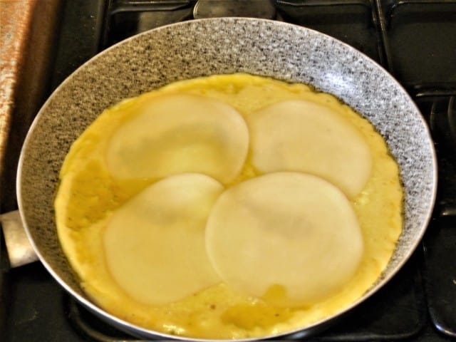 ricetta-omelette-agretti-provola-affumicata (9)