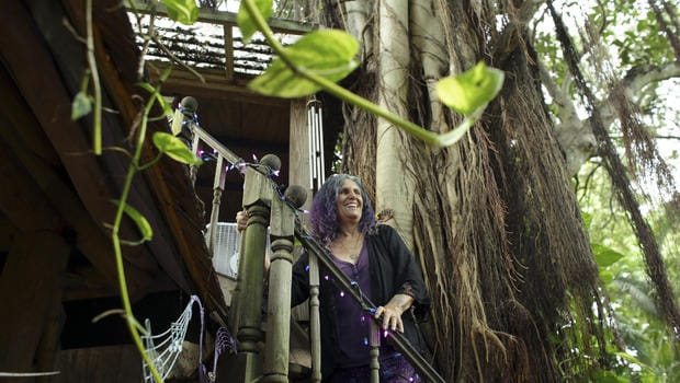 A Miami una donna combatte per rimanere a vivere sulla sua casa sull’albero (Foto)