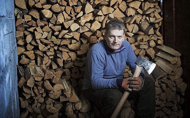 Praticare l’antica arte del legno per capire il legame profondo tra uomo e natura (foto)