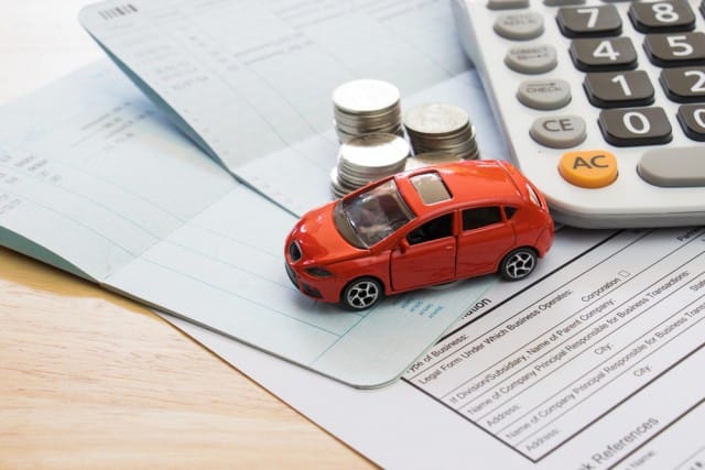 Assicurazione auto: conviene la formula mensile?