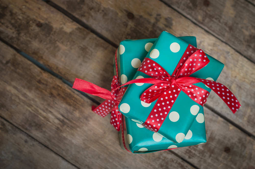 Riciclo dei regali di Natale: i consigli per non sprecarli, a partire dal dono e dalla vendita online