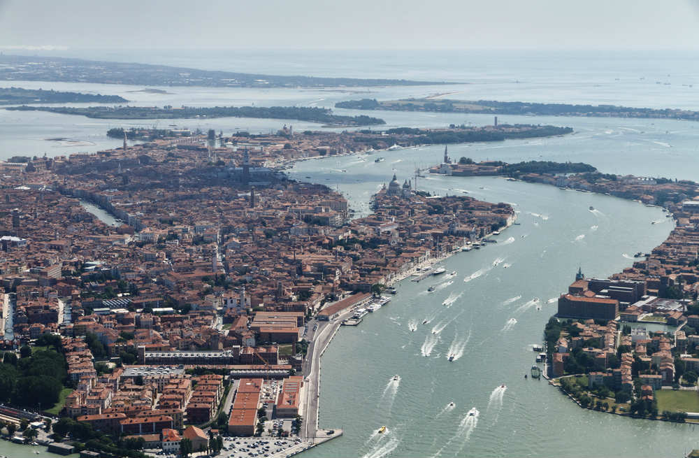 rifiuti canali Venezia